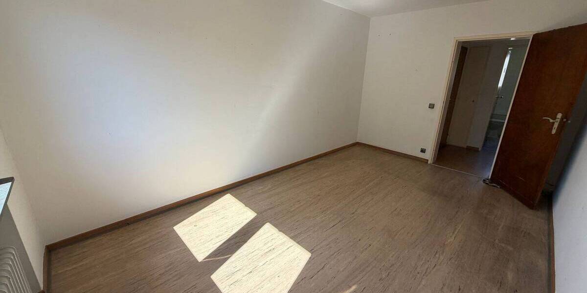 Etagenwohnung Saarbrücken Brebach-Fechingen - 3 Zimmer, 94 m&sup2;, 700&euro; | Angebot:26092634