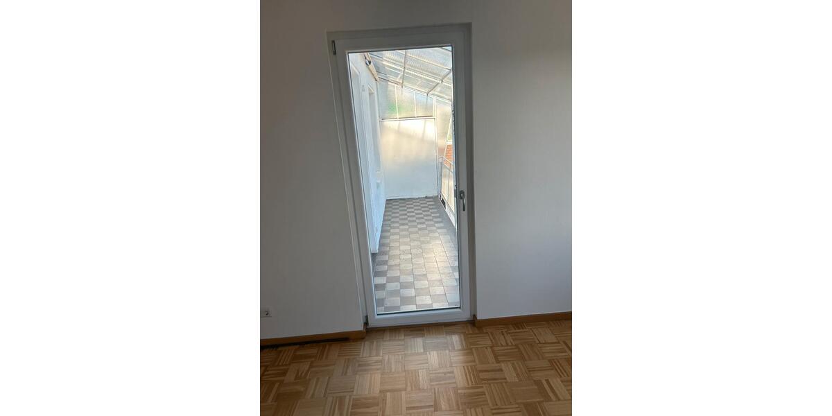 Etagenwohnung Saarbrücken Malstatt - 2 Zimmer, 75 m&sup2;, 830&euro; | Angebot:25351462