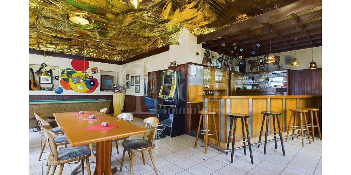 Wohn- und Geschäftshaus in St. Ingbert - für Investoren - mit Wohnung, Gewerbe, Garten und Garagen - Reihenendhaus Sankt Ingbert St. Ingbert | Angebot:23973449