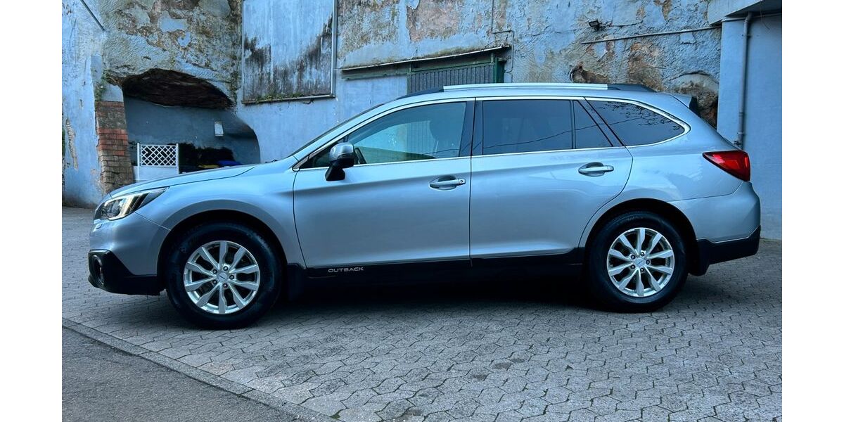 Subaru Outback 179.000 km 8.900 &euro; Saarbrücken 66117
