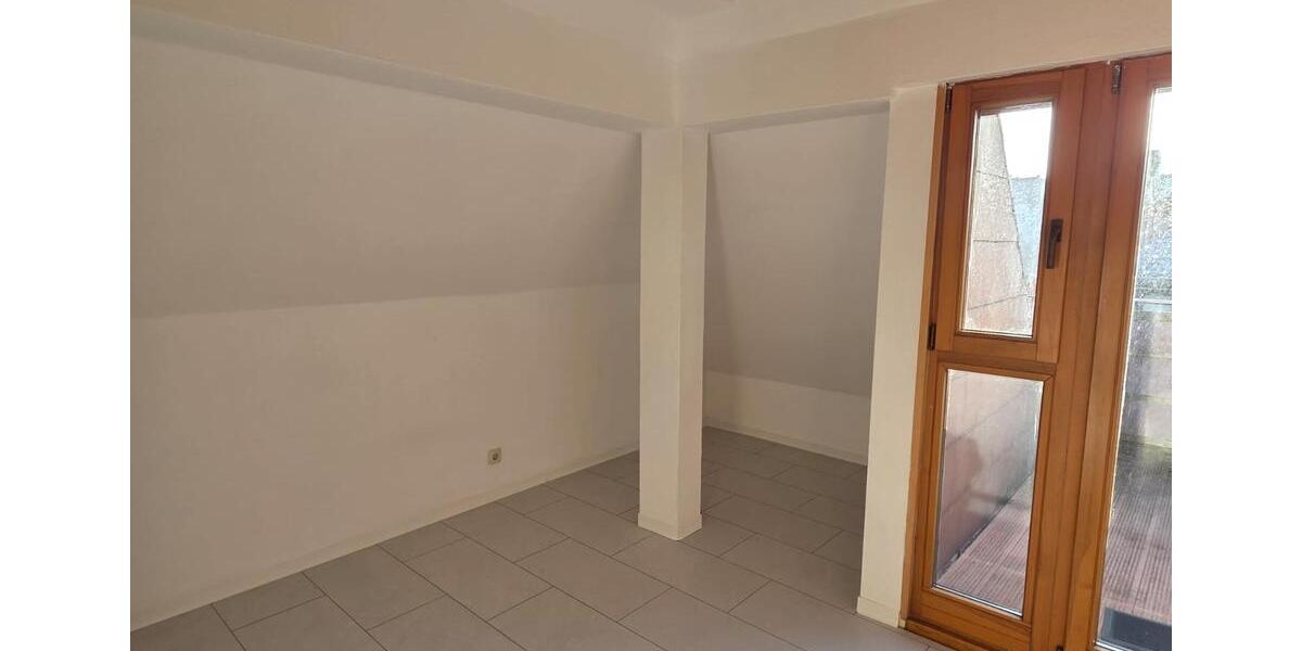 Dachgeschoßwohnung Sankt Ingbert - 3 Zimmer, 47 m&sup2;, 500&euro; | Angebot:25305873