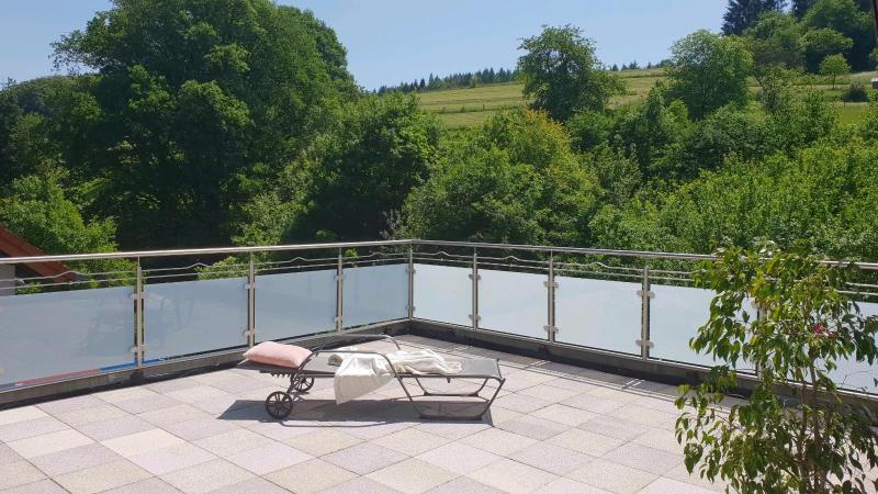 ObjNr:18787 - Hochmoderne repräsentatives Objekt am Waldrand - Zweifamilienhaus Dellfeld | Angebot:15064611