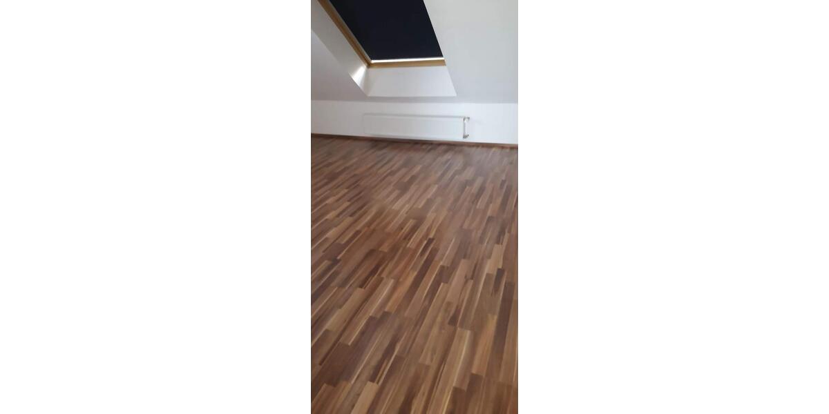 Dachgeschoßwohnung Schiffweiler - 4 Zimmer, 85 m&sup2;, 600&euro; | Angebot:25996937