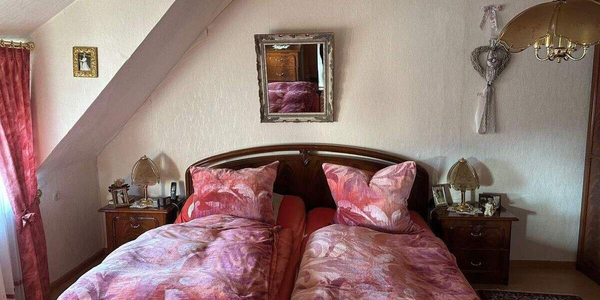 Doppelhaushälfte Schiffweiler - 4 Zimmer, 95 m&sup2;, 119.000&euro; | Angebot:25771661