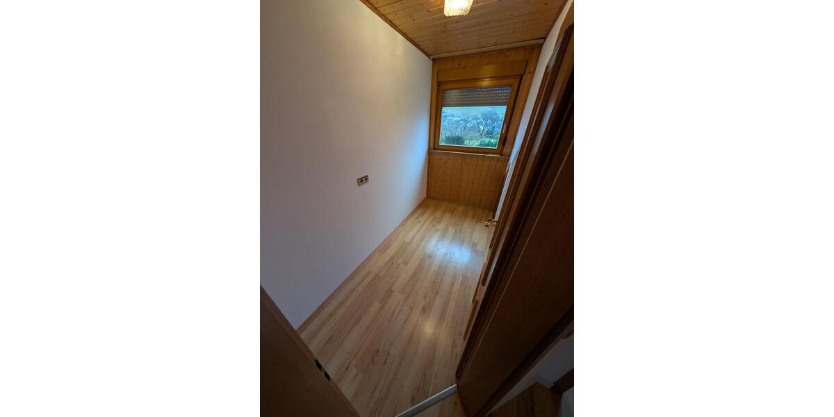 Dachgeschoßwohnung Queidersbach - 3 Zimmer, 98 m&sup2;, 1.250&euro; | Angebot:25280682