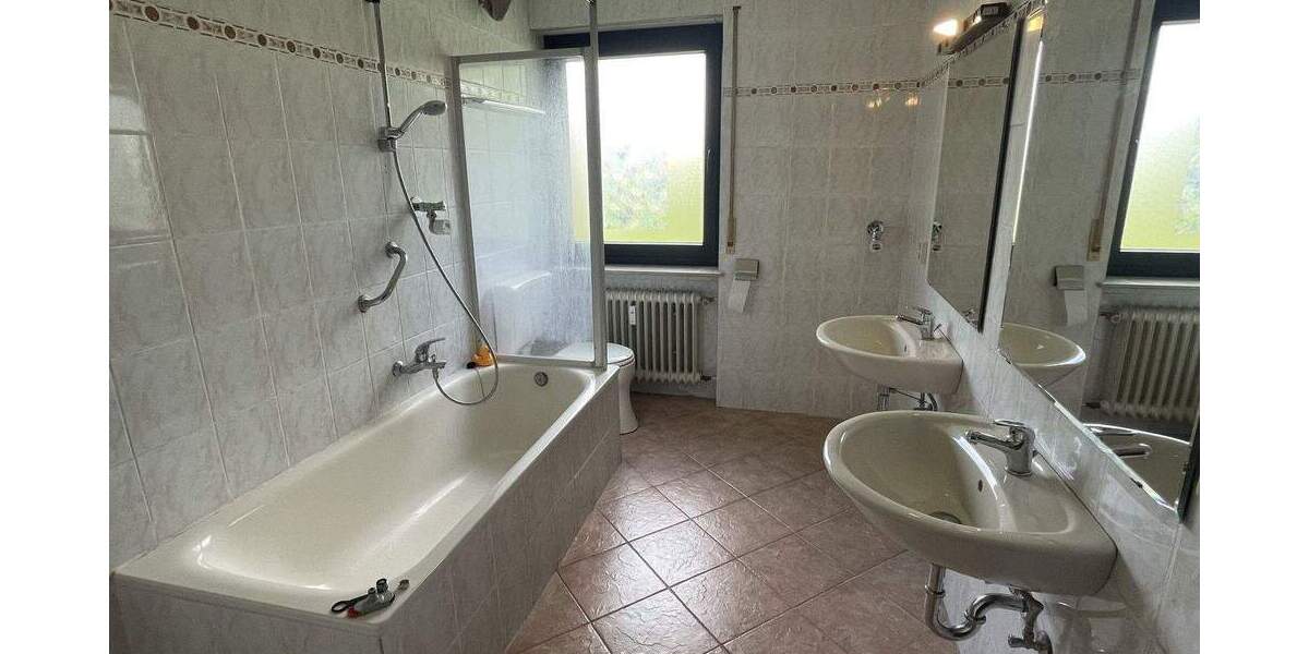 Etagenwohnung Saarbrücken Schafbrücke - 4 Zimmer, 95 m&sup2;, 229.000&euro; | Angebot:25905876