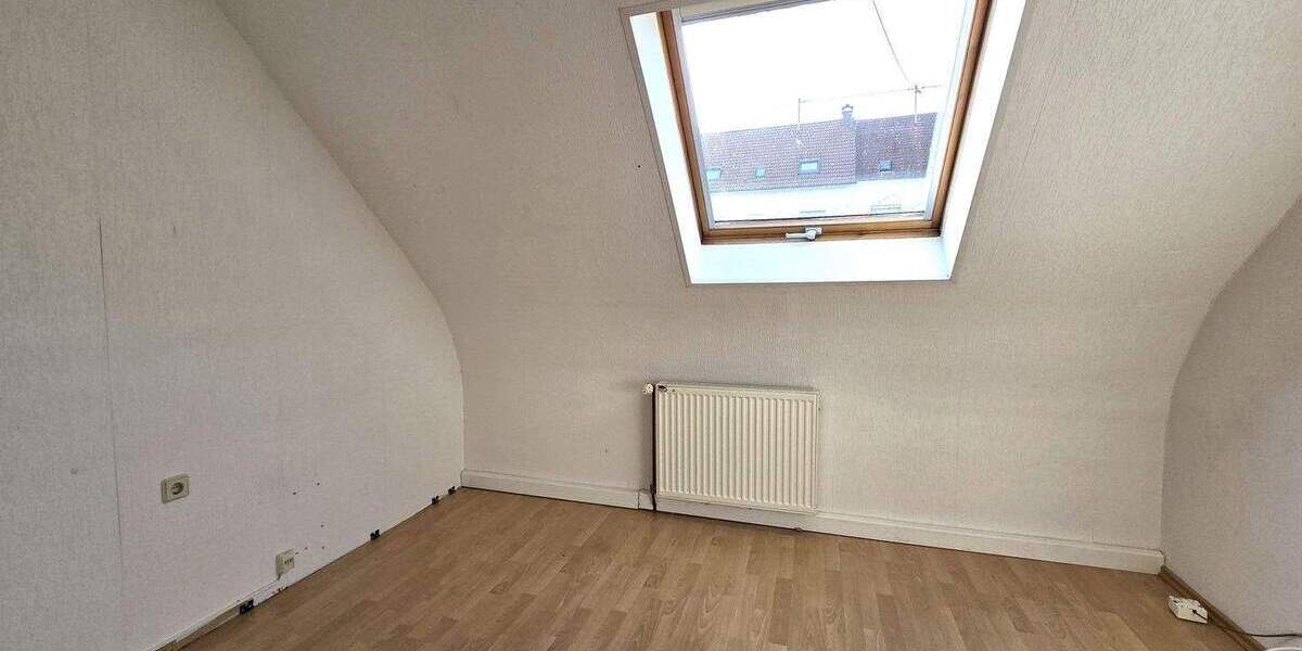 Einfamilienhaus Mandelbachtal Heckendalheim - 8 Zimmer, 180 m&sup2;, 259.000&euro; | Angebot:25677418