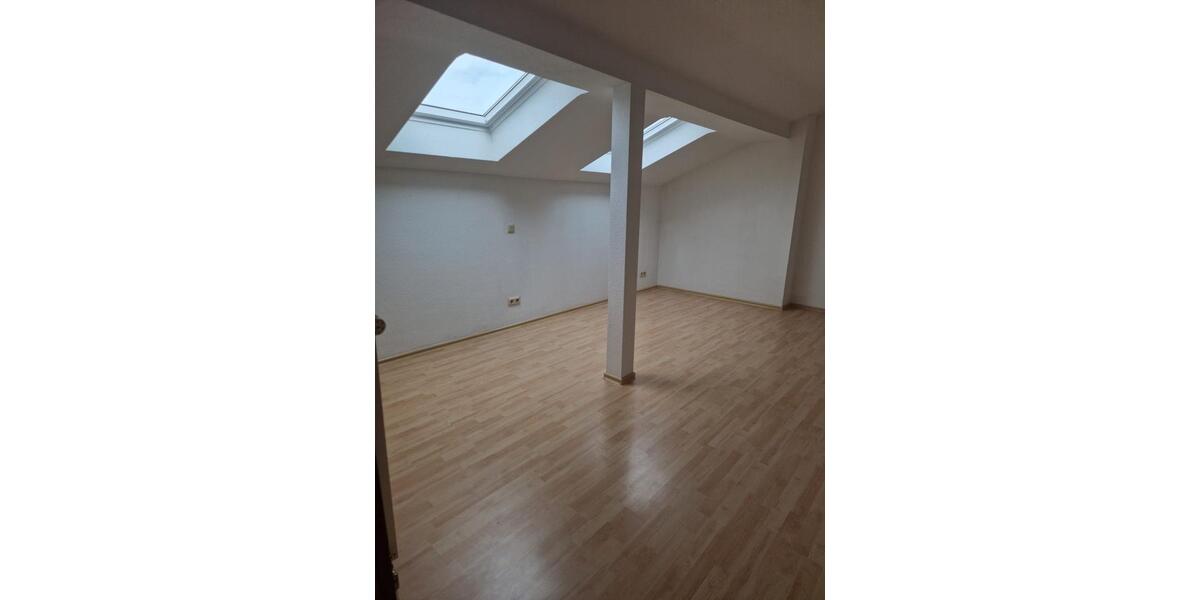 Dachgeschoßwohnung Saarbrücken Kieselhumes - 3.5 Zimmer, 115 m&sup2;, 995&euro; | Angebot:25973610