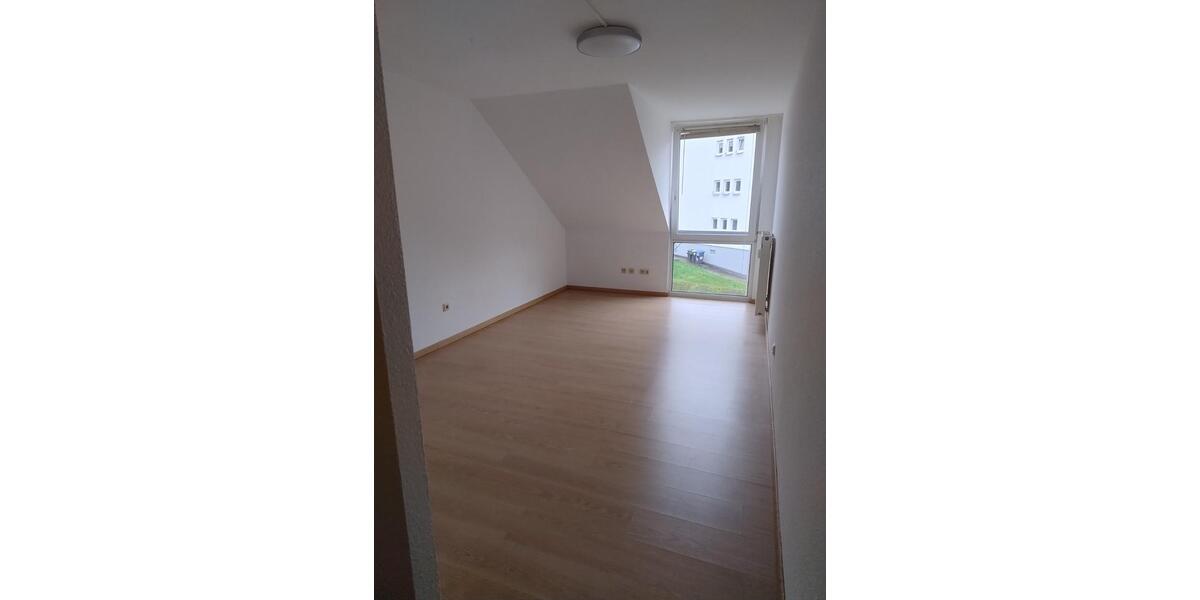 Dachgeschoßwohnung Saarbrücken Kieselhumes - 1 Zimmer, 22 m&sup2;, 75.000&euro; | Angebot:25377773