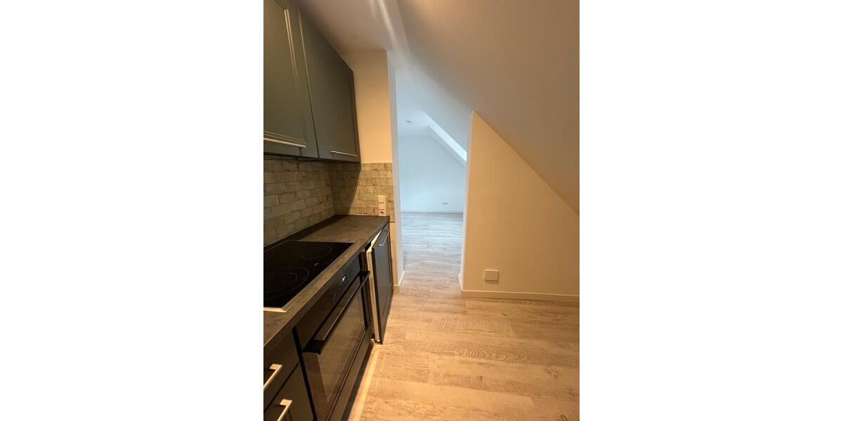 Dachgeschoßwohnung Saarbrücken - 1 Zimmer, 32 m&sup2;, 490&euro; | Angebot:26039873