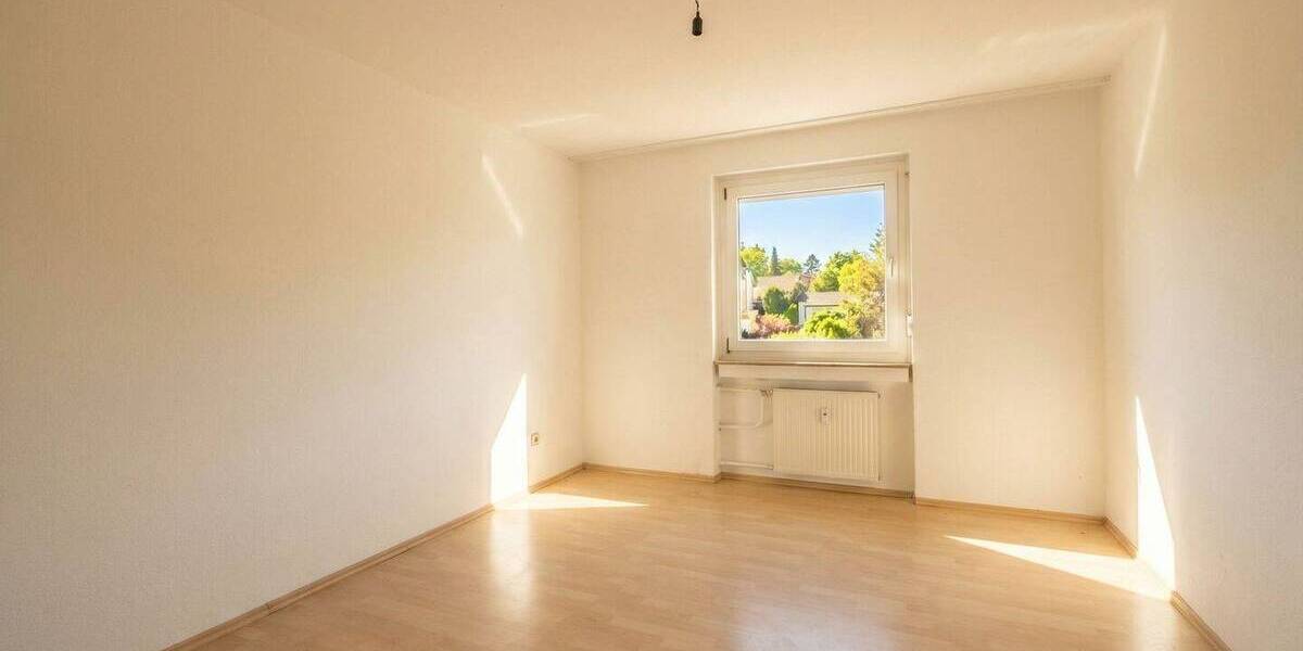 Etagenwohnung Saarbrücken Eschberg - 3 Zimmer, 84 m&sup2;, 159.000&euro; | Angebot:25996978