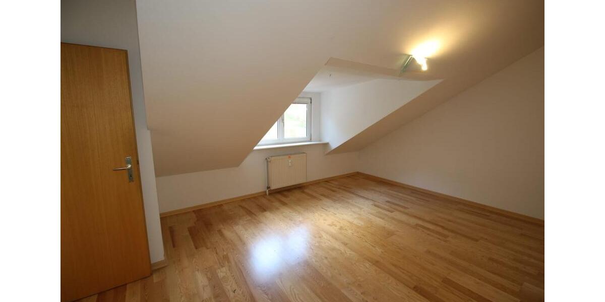 Dachgeschoßwohnung Sankt Ingbert - 2.5 Zimmer, 73 m&sup2;, 162.000&euro; | Angebot:26258865