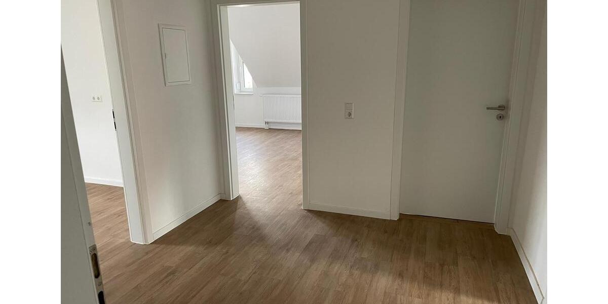 Dachgeschoßwohnung Pirmasens - 6 Zimmer, 138 m&sup2;, 1.200&euro; | Angebot:25395415