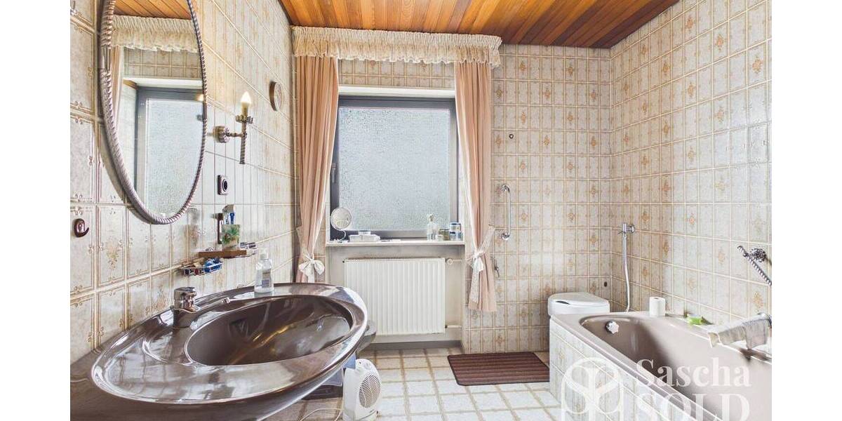 Großes Einfamilienhaus in begehrter Lage von Oberwürzbach, St. Ingbert mit Terrasse und Südbalkon - Einfamilienhaus Sankt Ingbert Oberwürzbach | Angebot:26161394