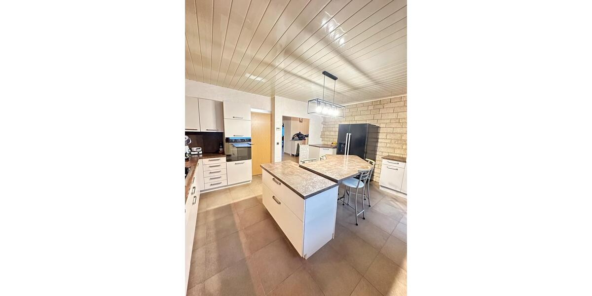 Etagenwohnung Saarbrücken - 4 Zimmer, 130 m&sup2;, 220.000&euro; | Angebot:26049100