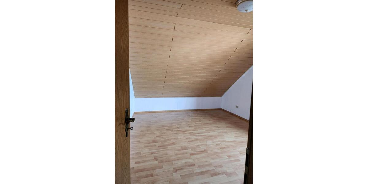 Dachgeschoßwohnung Homburg - 3 Zimmer, 77 m&sup2;, 970&euro; | Angebot:25395692