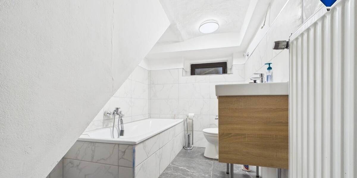 Einfamilienhaus Schiffweiler - 7 Zimmer, 200 m&sup2;, 219.000&euro; | Angebot:26026909