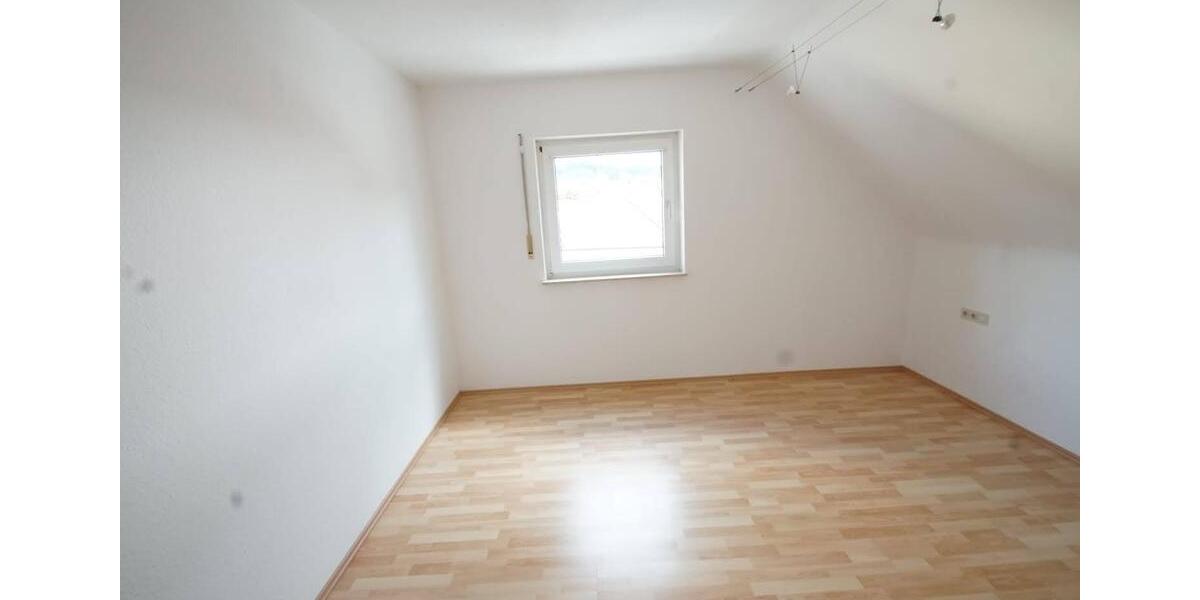 Dachgeschoßwohnung Friedrichsthal - 4 Zimmer, 90 m&sup2;, 145.000&euro; | Angebot:25869976