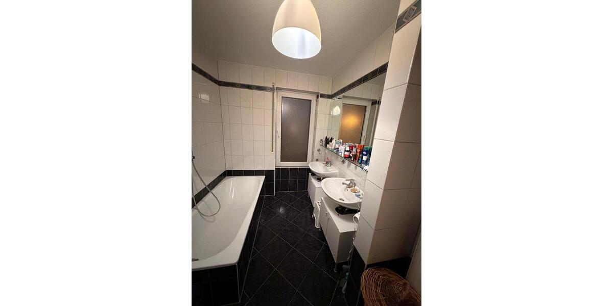 Etagenwohnung Saarbrücken Kieselhumes - 3 Zimmer, 89 m&sup2;, 979&euro; | Angebot:25382375