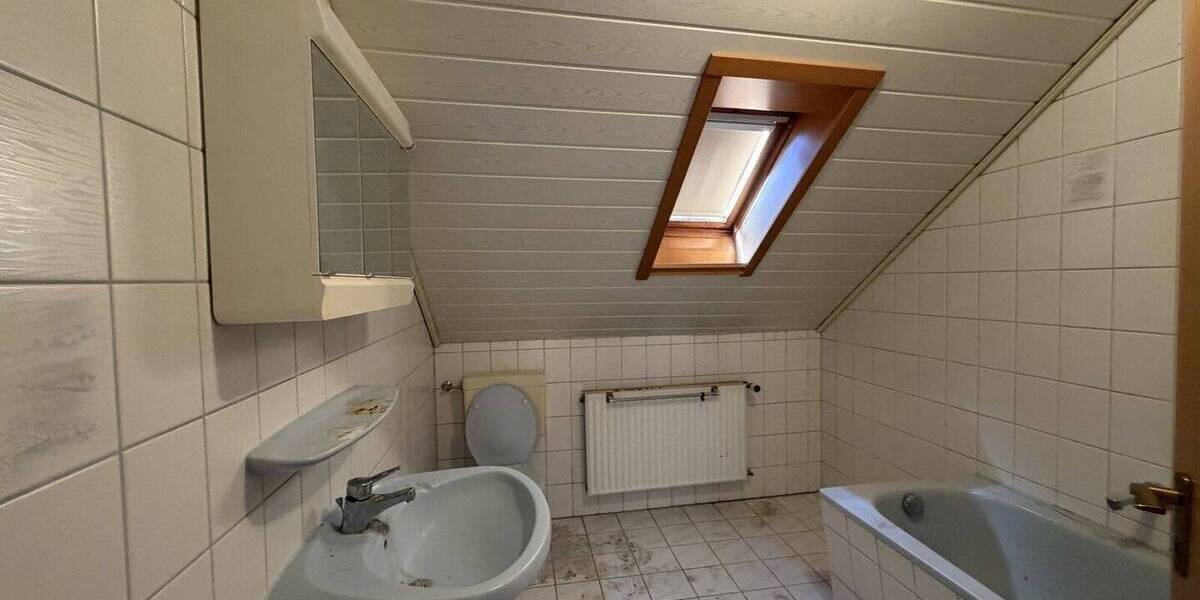 Mehrfamilienhaus, Wohnhaus Schiffweiler Stennweiler - 6 Zimmer, 158 m&sup2;, 198.000&euro; | Angebot:26434026