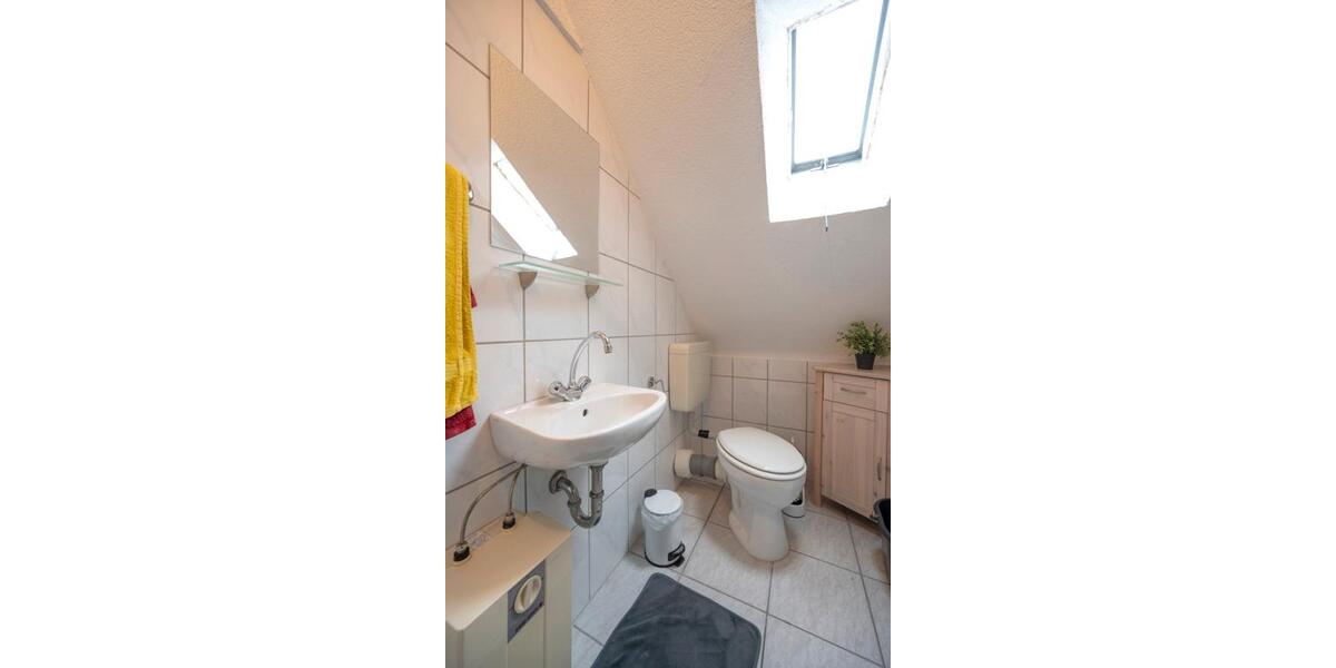 Dachgeschoßwohnung Steinwenden - 3 Zimmer, 70 m&sup2;, 1.150&euro; | Angebot:24845445