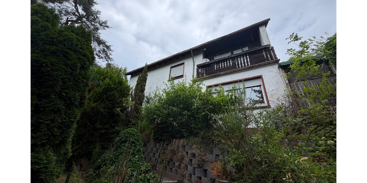 Potenzialstarkes Sanierungsobjekt: Freistehendes Ein- oder Zweifamilienhaus in Waldfischbach - Zweifamilienhaus Waldfischbach-Burgalben Rheinland-Pfalz | Angebot:27178787