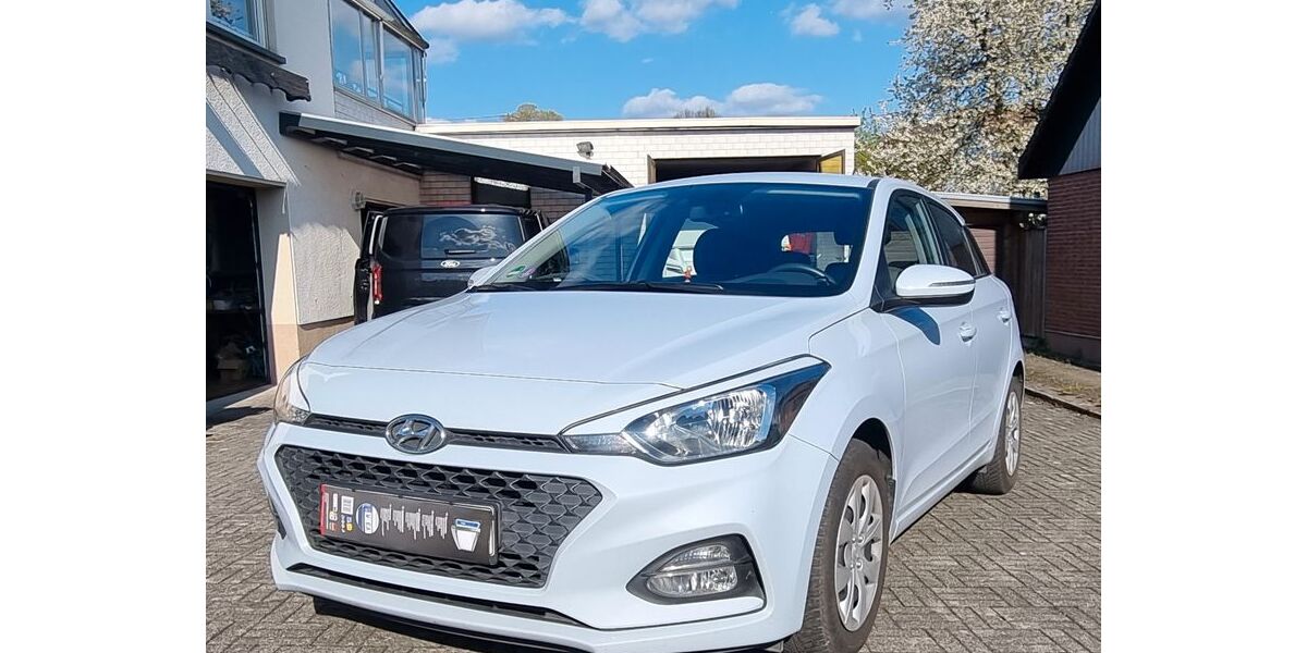 Hyundai i20 37.300 km 14.400 &euro; Bexbach 66450