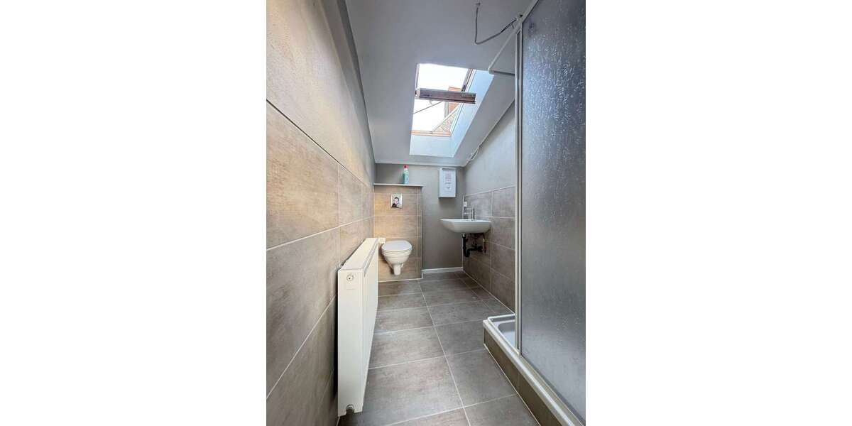 Sanierte 2-Zimmer-Dachgeschosswohnung mit neuem Bad in Ensheim - Dachgeschoßwohnung Saarbrücken-Halberg Halberg | Angebot:26931577