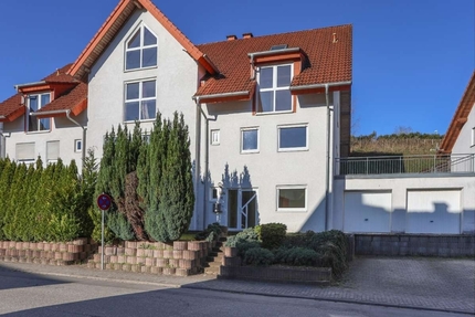 Großzügiges REH mit 2 Terrassen – Ihr neues Zuhause mit Potenzial vermietet zum 01.08..2026 - Wohnung Queidersbach | Angebot:27156590