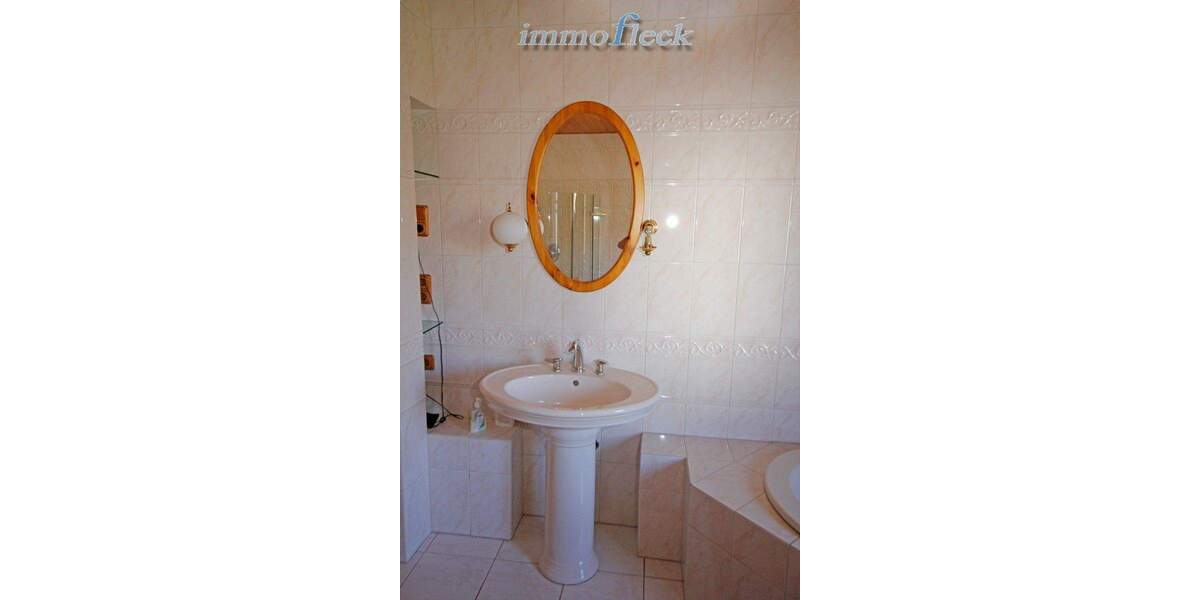 Doppelhaushälfte Bexbach - 9 Zimmer, 213 m&sup2;, 278.000&euro; | Angebot:25769303