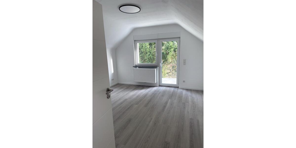 Dachgeschoßwohnung Illingen - 3 Zimmer, 65 m&sup2;, 650&euro; | Angebot:25874200
