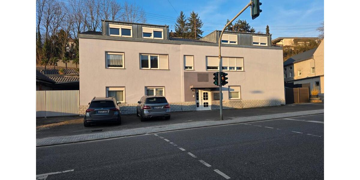 Etagenwohnung Saarbrücken Brebach-Fechingen - 5 Zimmer, 155 m&sup2;, 210.000&euro; | Angebot:26111977
