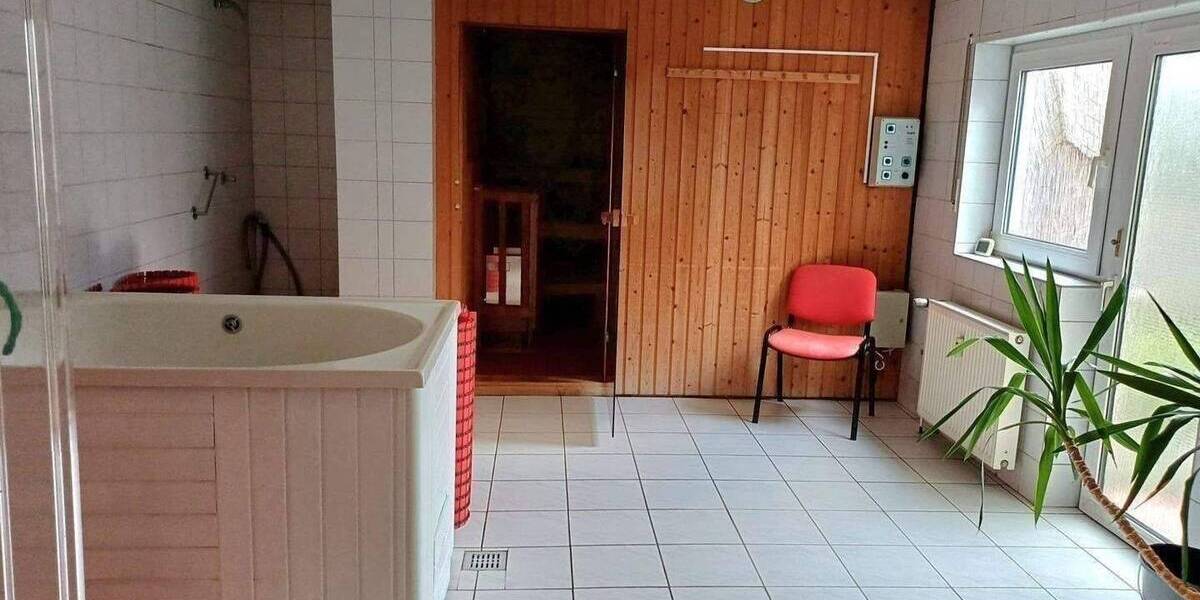Mehrfamilienhaus, Wohnhaus Sankt Ingbert Rohrbach - 9 Zimmer, 280 m&sup2;, 249.000&euro; | Angebot:26797427