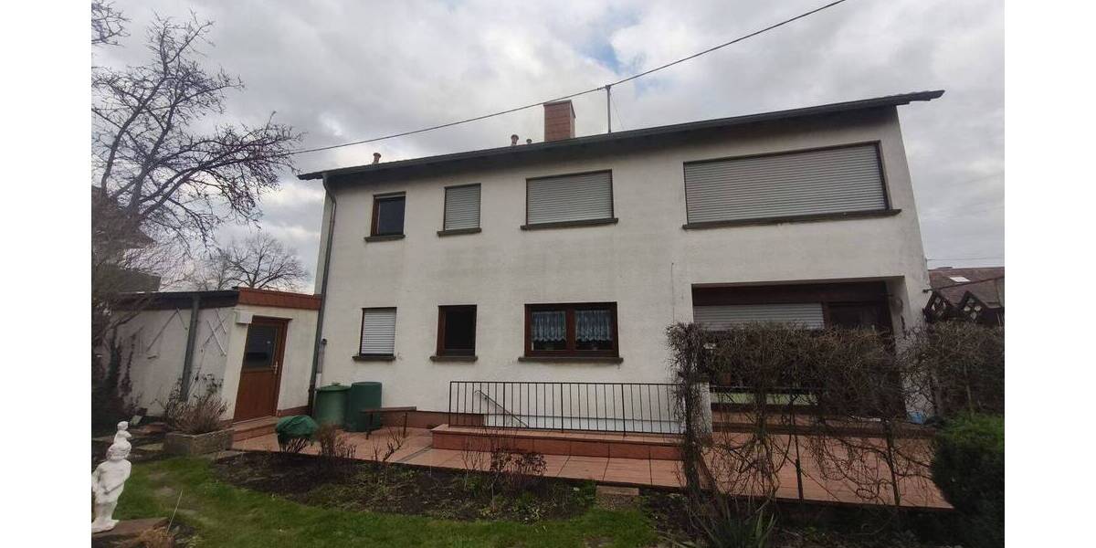 Attraktives Zweifamilienhaus in ruhiger Lage - Mehrfamilienhaus, Wohnhaus Schiffweiler Landsweiler | Angebot:26146960