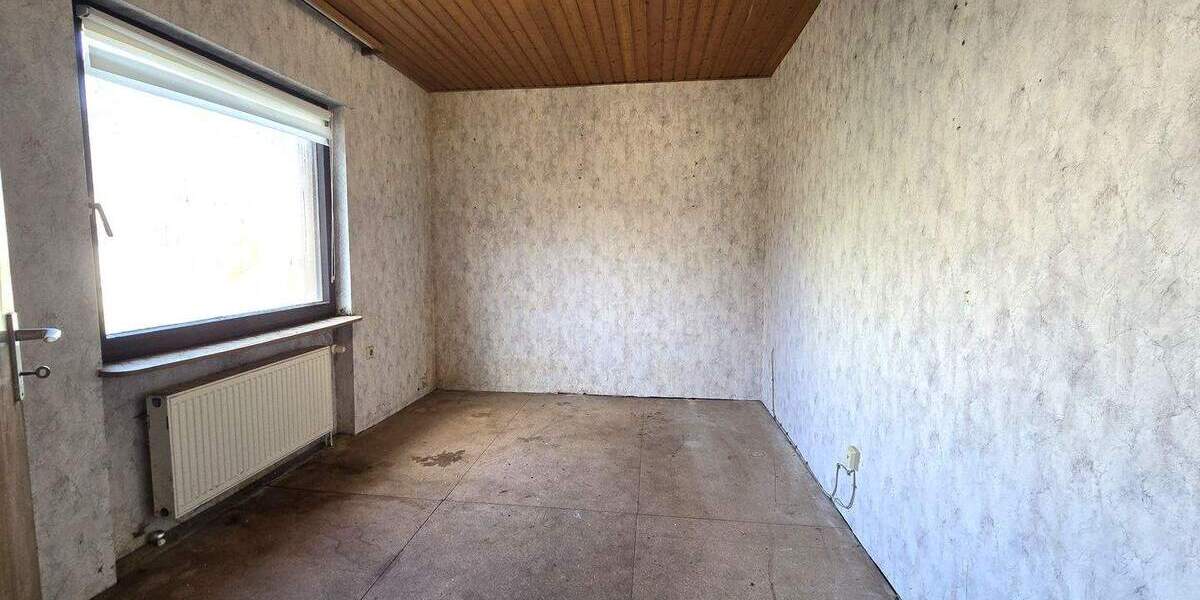 Einfamilienhaus Mandelbachtal Heckendalheim - 8 Zimmer, 180 m&sup2;, 259.000&euro; | Angebot:25677418