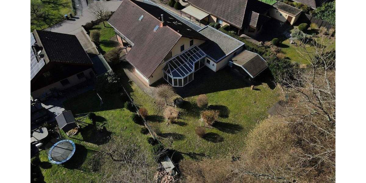 Einfamilienhaus St. Ingbert Oberwürzbach - 7 Zimmer, 200 m&sup2;, 695.000&euro; | Angebot:25675562