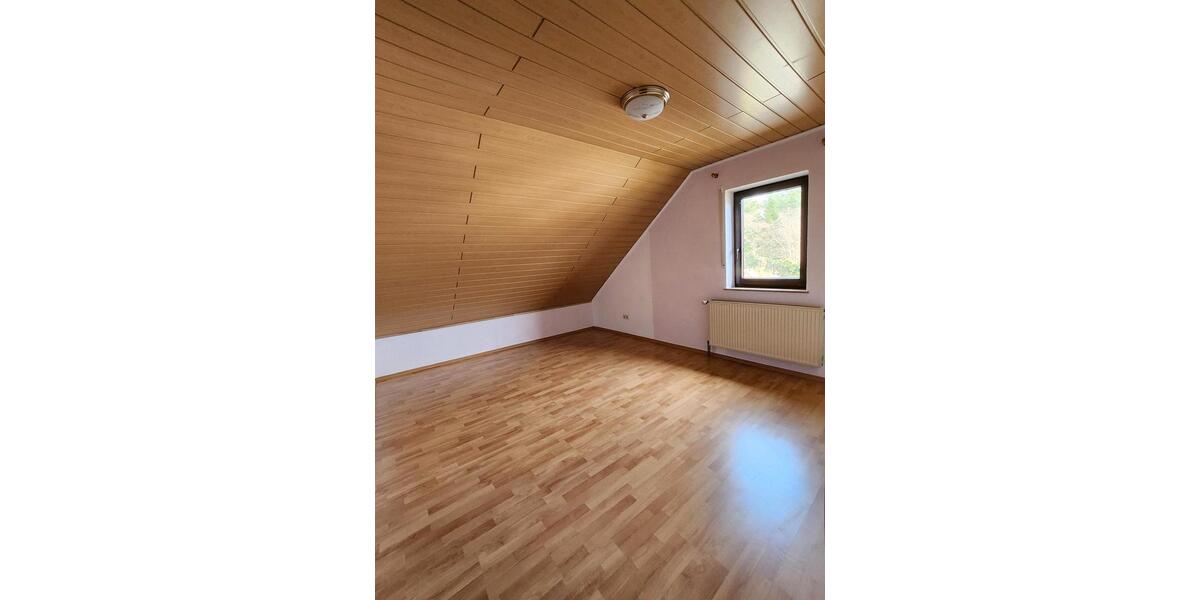 Dachgeschoßwohnung Homburg - 3 Zimmer, 77 m&sup2;, 970&euro; | Angebot:25395692