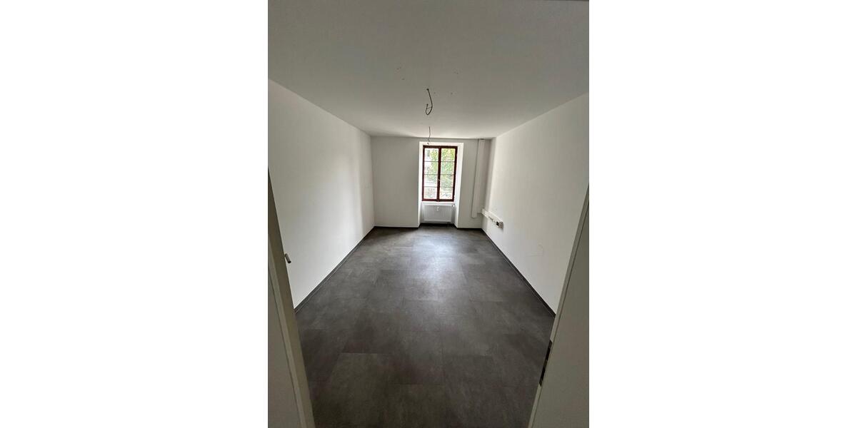 Etagenwohnung Saarbrücken - 5 Zimmer, 70 m&sup2;, 1.900&euro; | Angebot:23838445