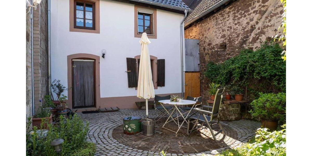 Mehrfamilienhaus, Wohnhaus Blieskastel Breitfurt - 7 Zimmer, 241 m&sup2;, 299.000&euro; | Angebot:25667229