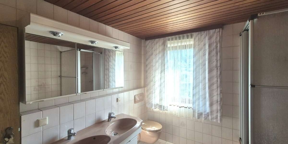 Vielseitiges Zweifamilienhaus mit Gewerbemöglichkeit, zahlreichen Stellplätzen u. idyllischem Garten - Mehrfamilienhaus, Wohnhaus Friedelhausen Friedelhausen | Angebot:27159287
