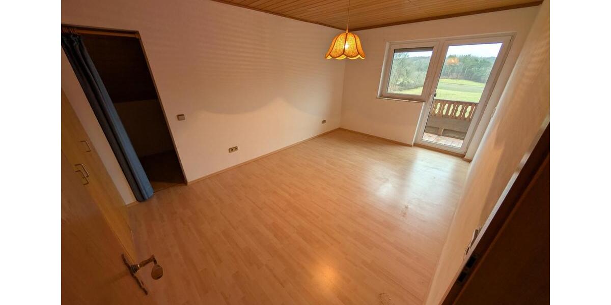 Dachgeschoßwohnung Queidersbach - 3 Zimmer, 98 m&sup2;, 1.250&euro; | Angebot:25280682