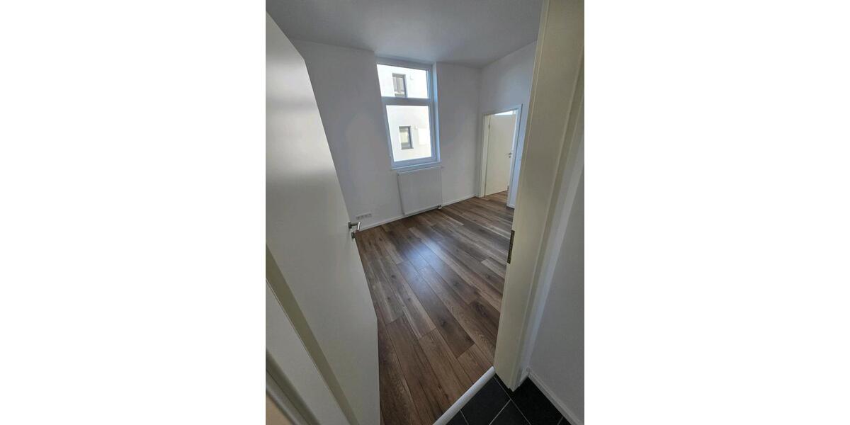 Erdgeschoßwohnung Pirmasens - 3 Zimmer, 100 m&sup2;, 1.200&euro; | Angebot:25104298
