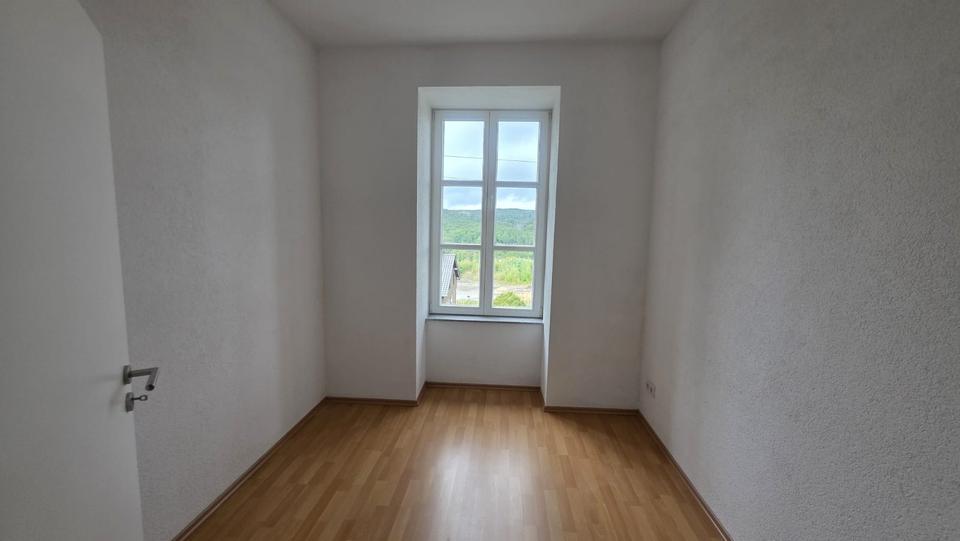 Etagenwohnung Quierschied - 4 Zimmer, 150 m&sup2;, 1.250&euro; | Angebot:25362910