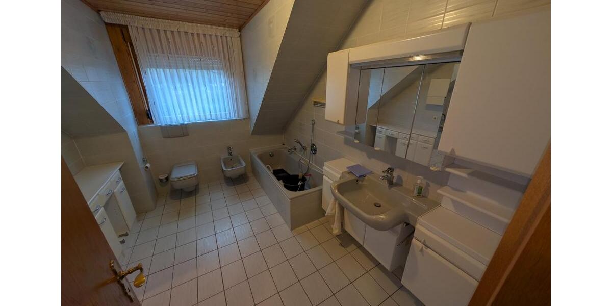 Dachgeschoßwohnung Queidersbach - 3 Zimmer, 98 m&sup2;, 1.250&euro; | Angebot:25280682