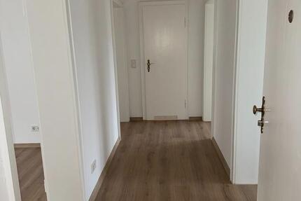 Wohnung Saarbrücken Neue Bremm - 3.5 Zimmer, 95 m&sup2;, 990&euro; | Angebot:26250198