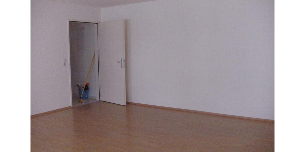 Etagenwohnung Saarbrücken - 3 Zimmer, 89 m&sup2;, 795&euro; | Angebot:25327497