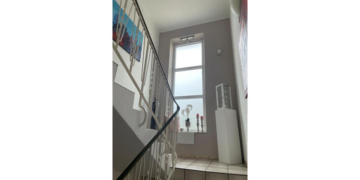 Reihenhaus Neunkirchen Heinitz - 8 Zimmer, 250 m&sup2;, 375.000&euro; | Angebot:23120743