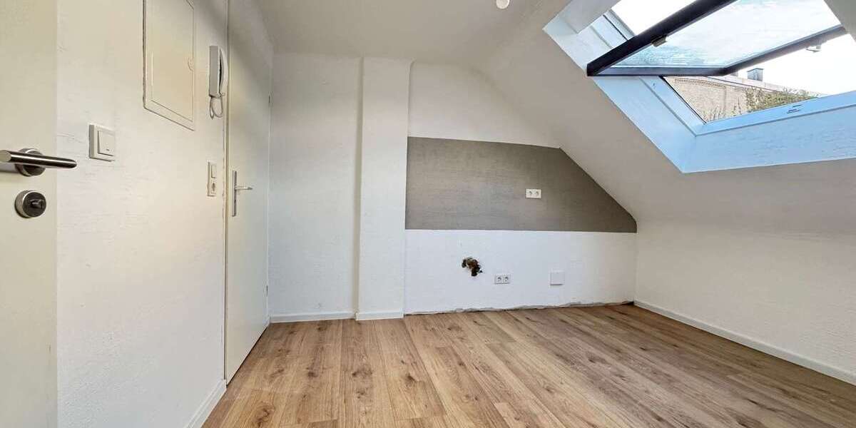 Sanierte 2-Zimmer-Dachgeschosswohnung mit neuem Bad in Ensheim - Dachgeschoßwohnung Saarbrücken-Halberg Halberg | Angebot:26931577