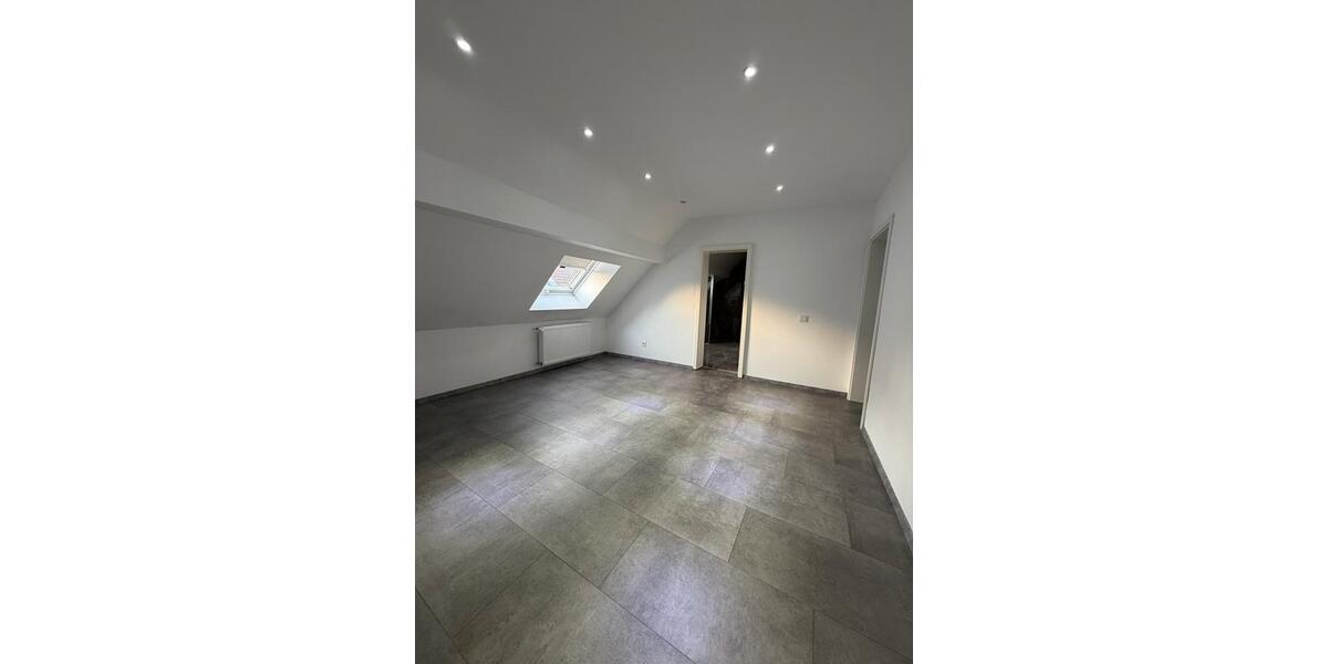 Dachgeschoßwohnung Bexbach - 4 Zimmer, 120 m&sup2;, 800&euro; | Angebot:25408160