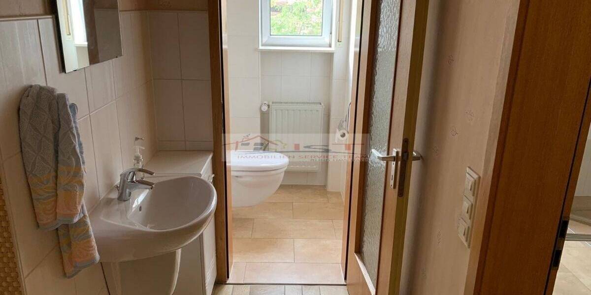 Doppelhaushälfte Jettenbach - 8 Zimmer, 170 m&sup2;, 150.000&euro; | Angebot:25666424